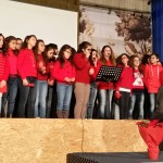 Esibizione del coro della Medi